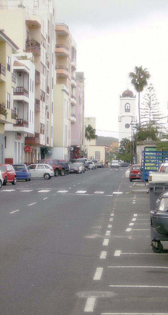 Entrada al casco urbano by Justo Herfer