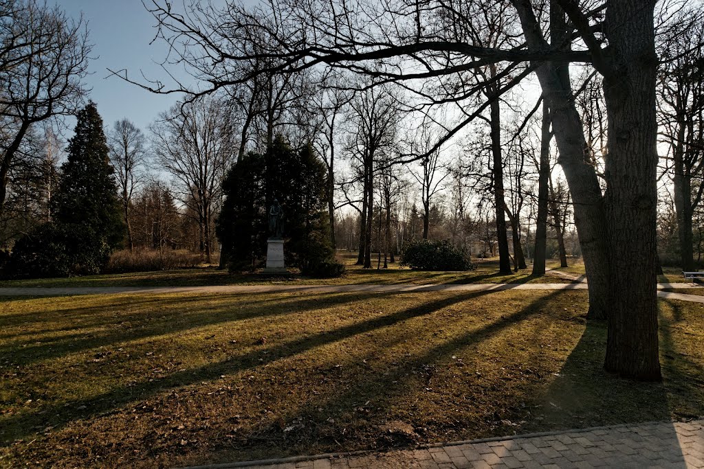 Františkovy Lázně - Isabelina Promenáde - View SSW on Franz I (Emperor 1792 - 1806) who founded Franzensbad in 1793 by txllxt