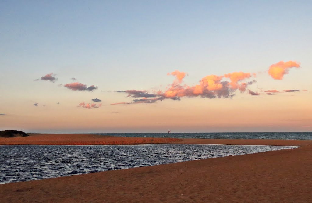 Fim de tarde entre a lagoa e o mar by Humberto Müller