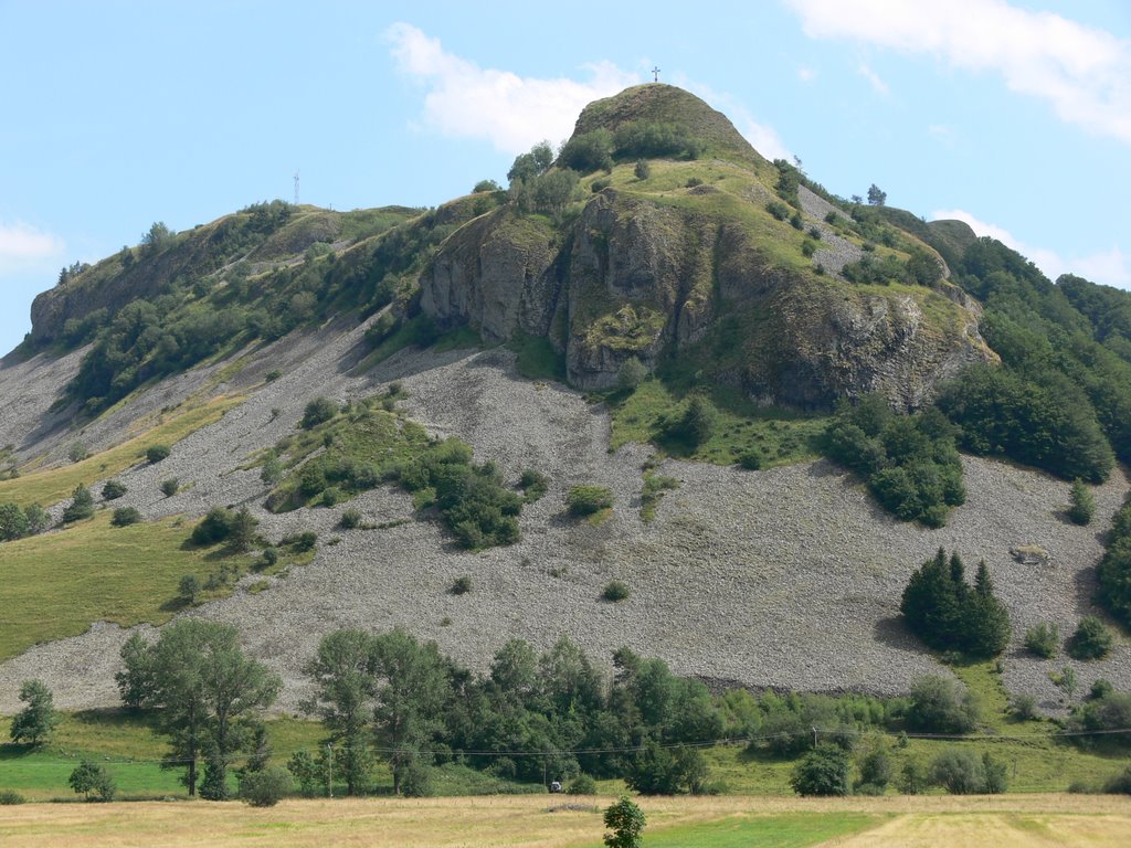 Monts du Cantal by Naru Kenji