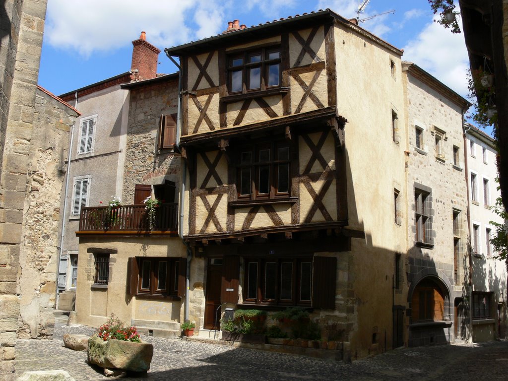 Centre médiéval - Billom (Puy-de-Dôme) by Naru Kenji