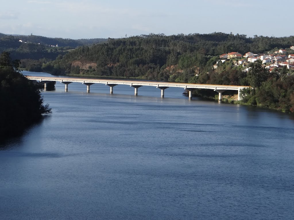 Rio Mondego e Viaduto IP3, Oliveira do Mondego, Penacova - Portugal by António Dias