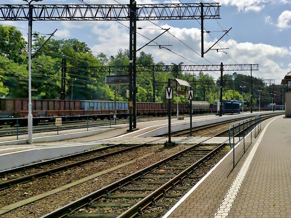 Stróże - The railway station by wuhazet