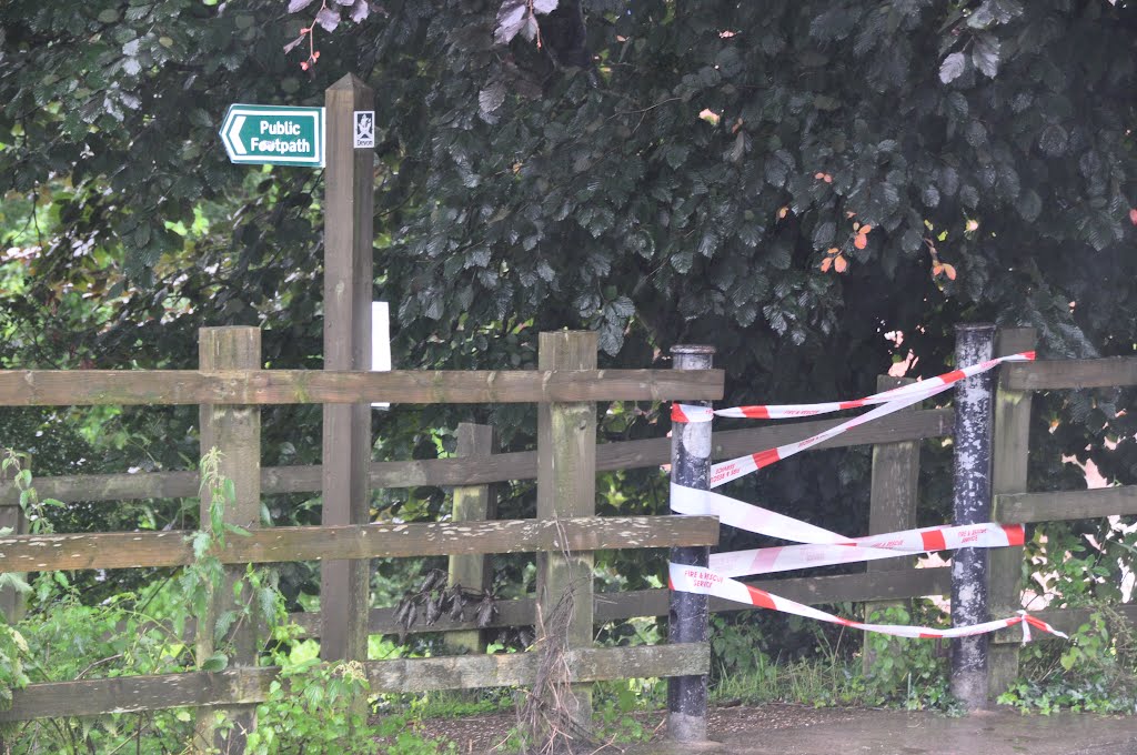 Ottery St Mary : Closed Public Footpath by A Photographer