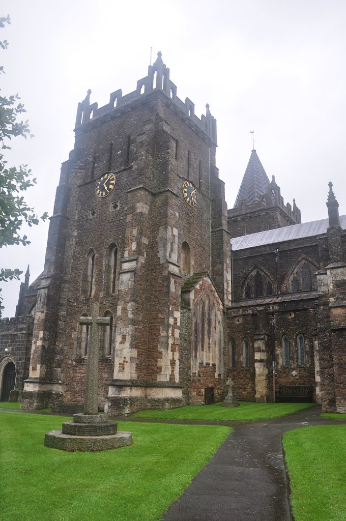 Ottery St Mary : Church of St Mary by A Photographer