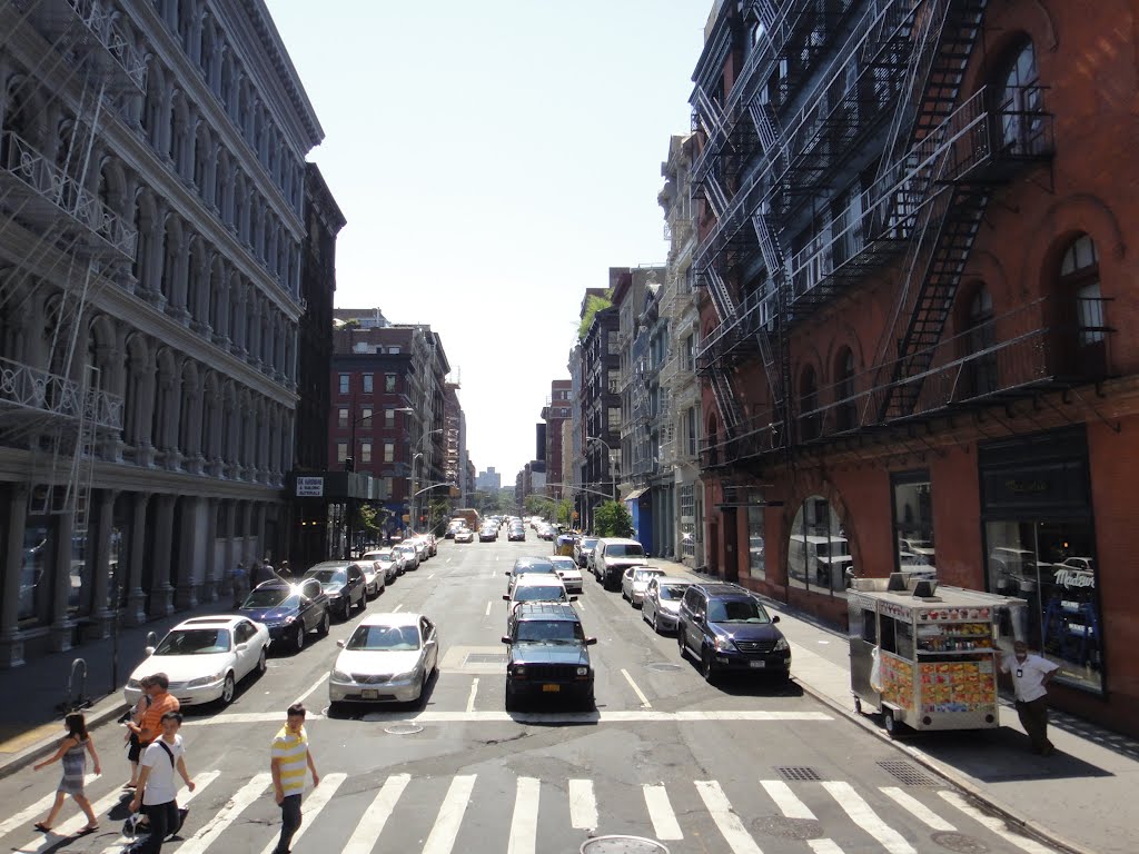 Broome St from Broadway by 韩笃一 Duyi Han