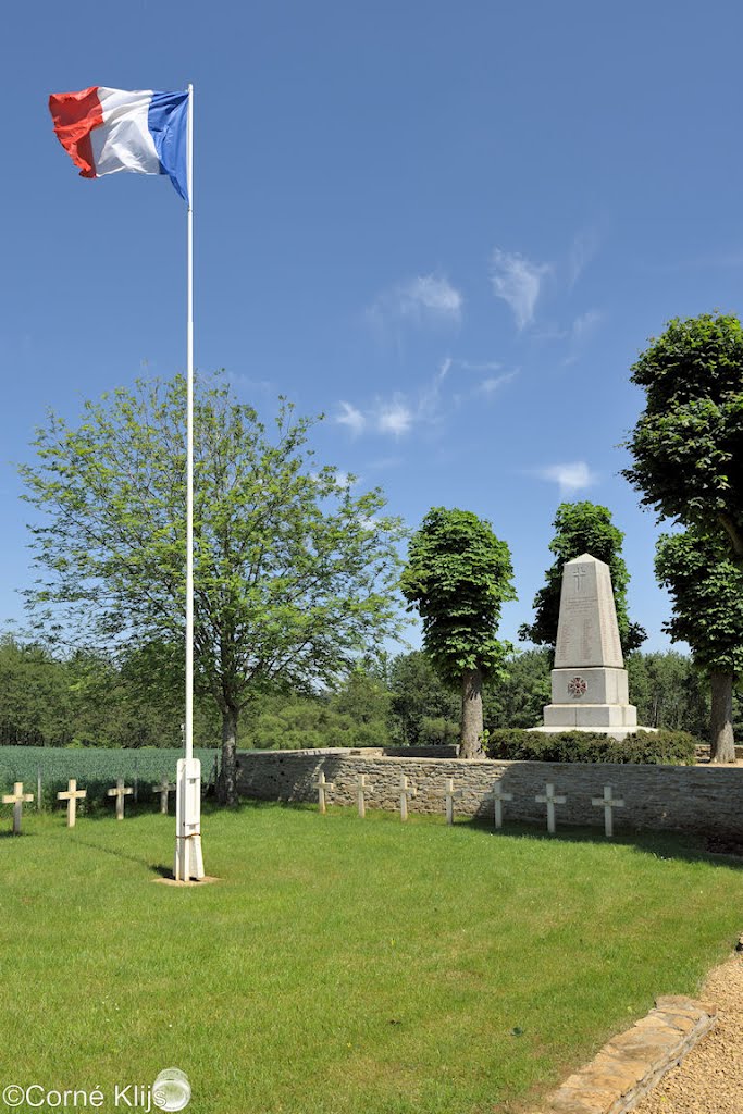 Franse militaire begraafplaats in Houdrigny (B) by Corné Klijs