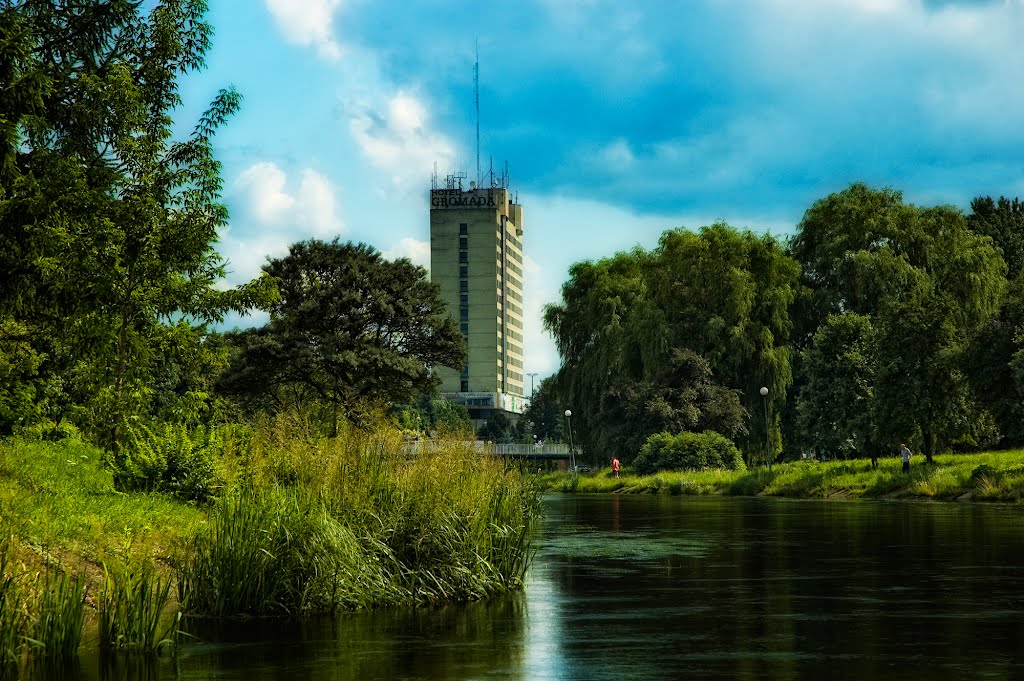 Piła, centrum miasta - Hotel Gromada [widok z rzeki Gwdy] by Xavier.pl