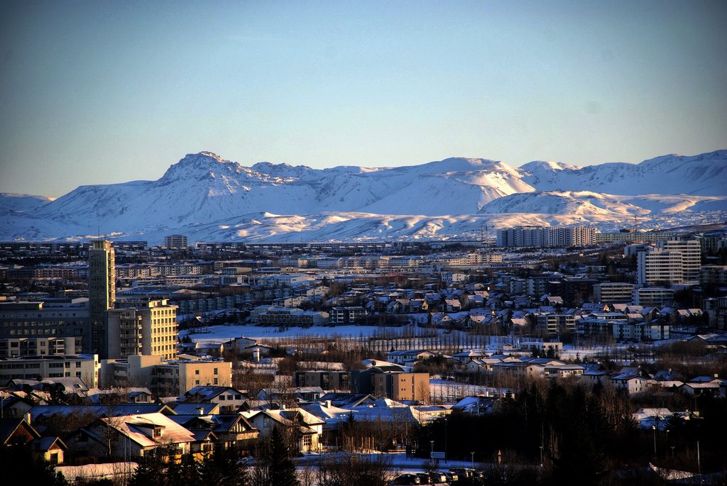 Reykjavík, Vífilfell og Bjáfjöll by Sigurtor Holm