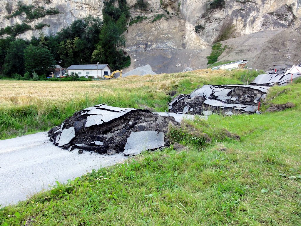 Schuttdeponie Dietsche: Im Hintergrund gefährdete archäologische Grabungsstätte by oberron