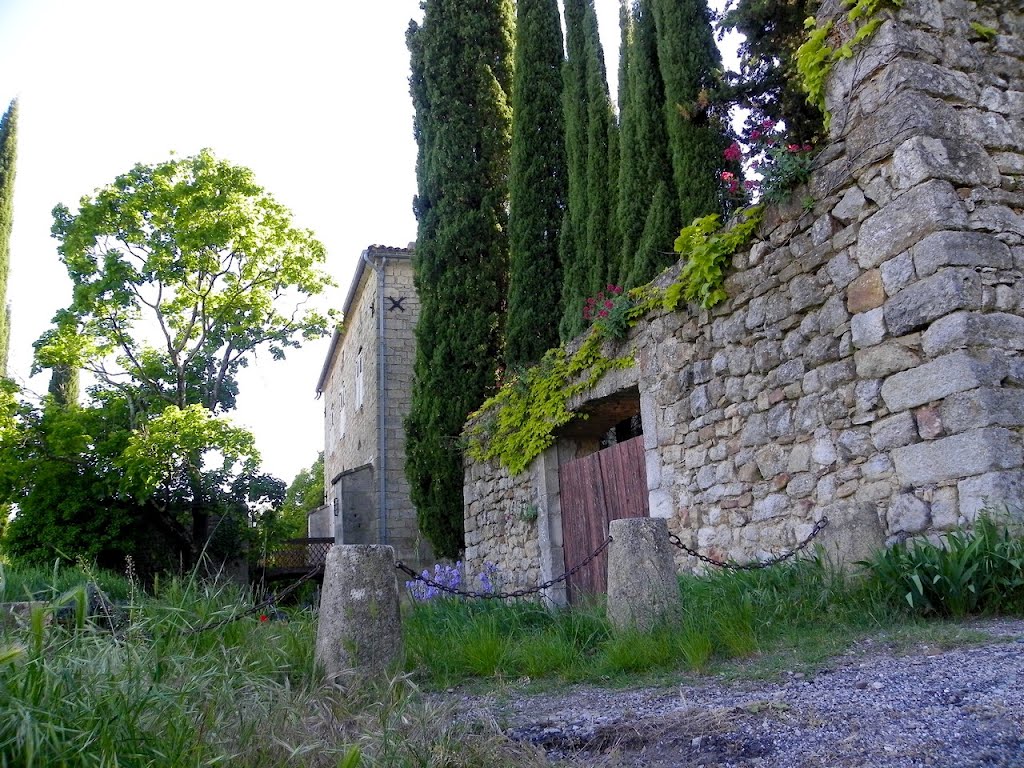 Chassiers - Le château - Arrière de la propriété by epaulard59