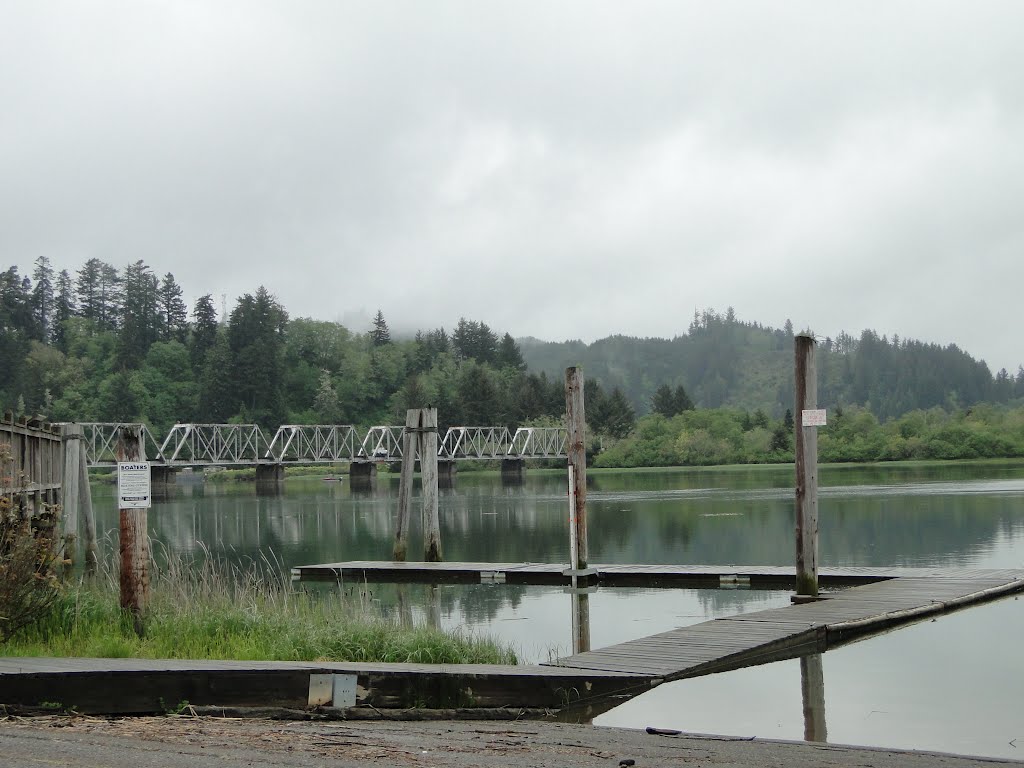 Reedsport, OR by Gino Vivi