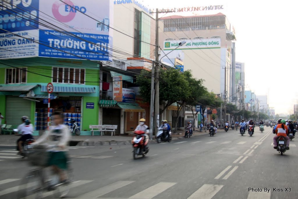 Trên đường phố Long Xuyên by Tuan CaNon