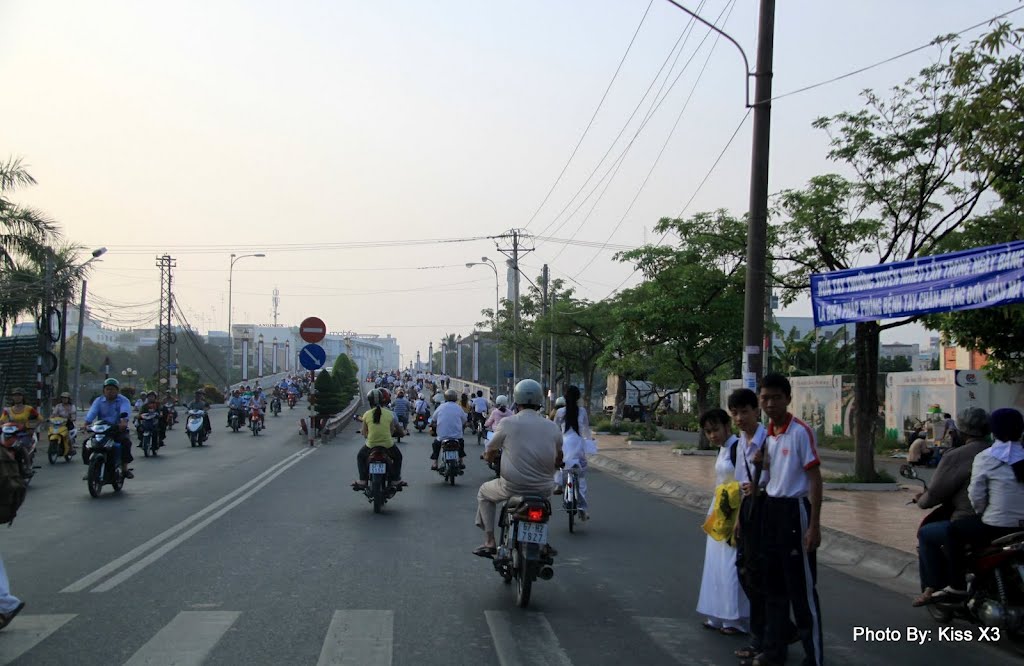 Trên đường phố Long Xuyên by Tuan CaNon