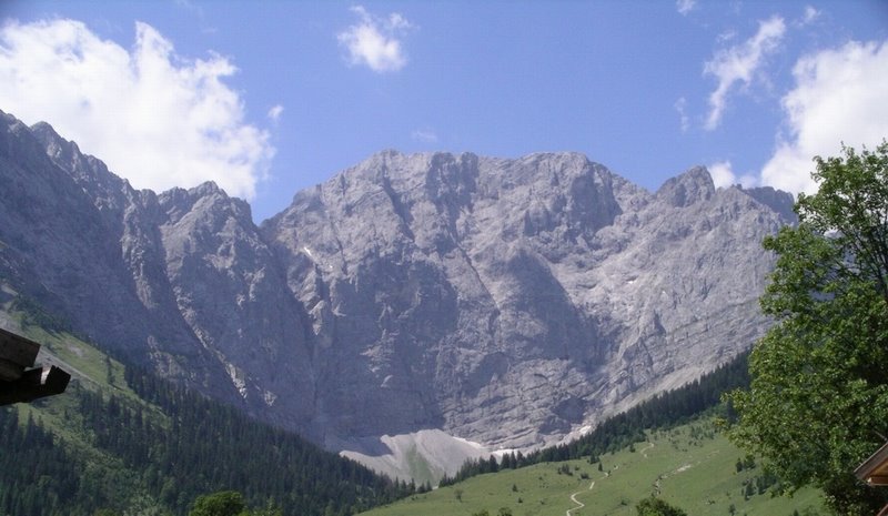 Karwendelgebirge aus der Eng gesehen by H.Garnjost