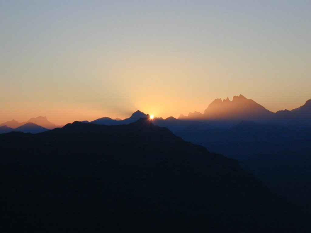 Levé de soleil sur dents du midi by Franck Pelizzari