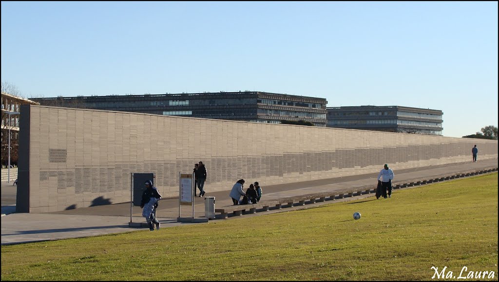 Parque de la Memoria: paredes, nombres y dolor by Mal@cal  :)