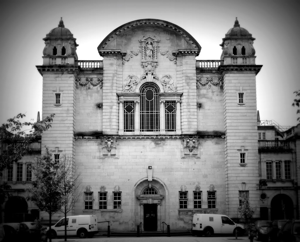 Cardiff Uni by Andrew Yearsley