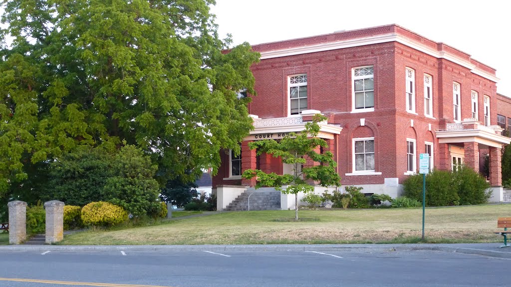 Courthouse, Friday Harbor by fridayharborslacker