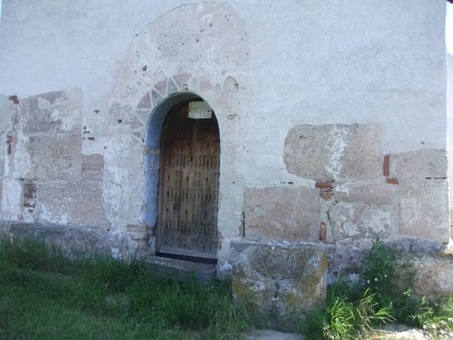 Intrarea in biserica cu pictura originala. Entrance in the church with the original painture by Cris Cris