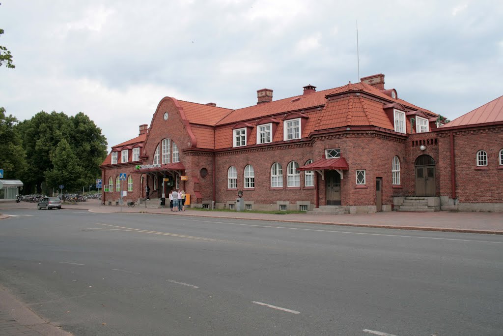 Hämeenlinna, Keinusaari, Railway Station, 7 July 2012 by Johanan Järvinen