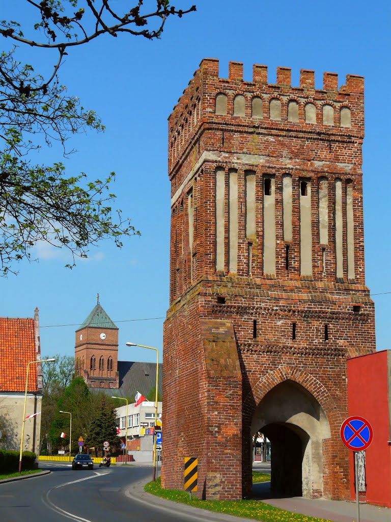 Polska_Zachodniopomorskie_Pyrzyce (Pyritz)_gotycka Brama Banska (gotischer Bahner Torturm)_brickstone-gothic Bahner gate tower_P1340909.JPG by George Charleston