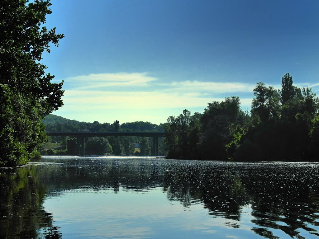 Ecluse du Arcambal - Croisière sur la rivière du Lot (Arcambal--Cahors), France by Canalous Guidemar