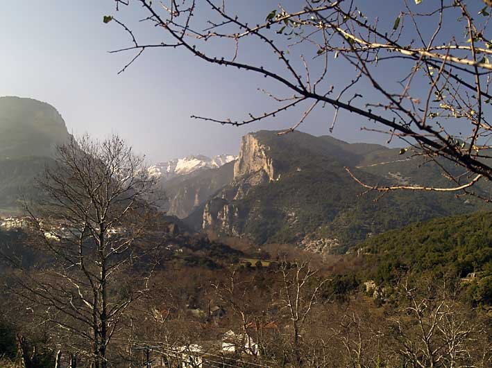 Το φαράγγι του Ενιπέα από το Λιτόχωρο / Olympus from Litohoro by magdalen