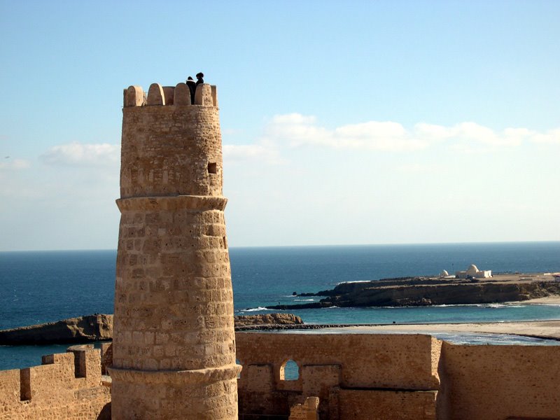 Torre del Ribat y mar by juan jarvi