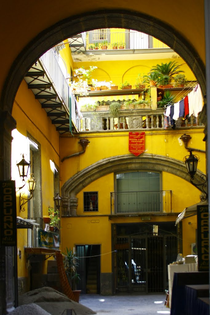 Napoly, lakóház udvara, courtyard houses by Sugár