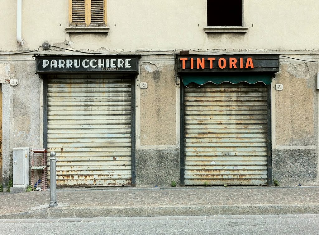 Como shopfront, Viale Lecco 47-49 by Roger Grund