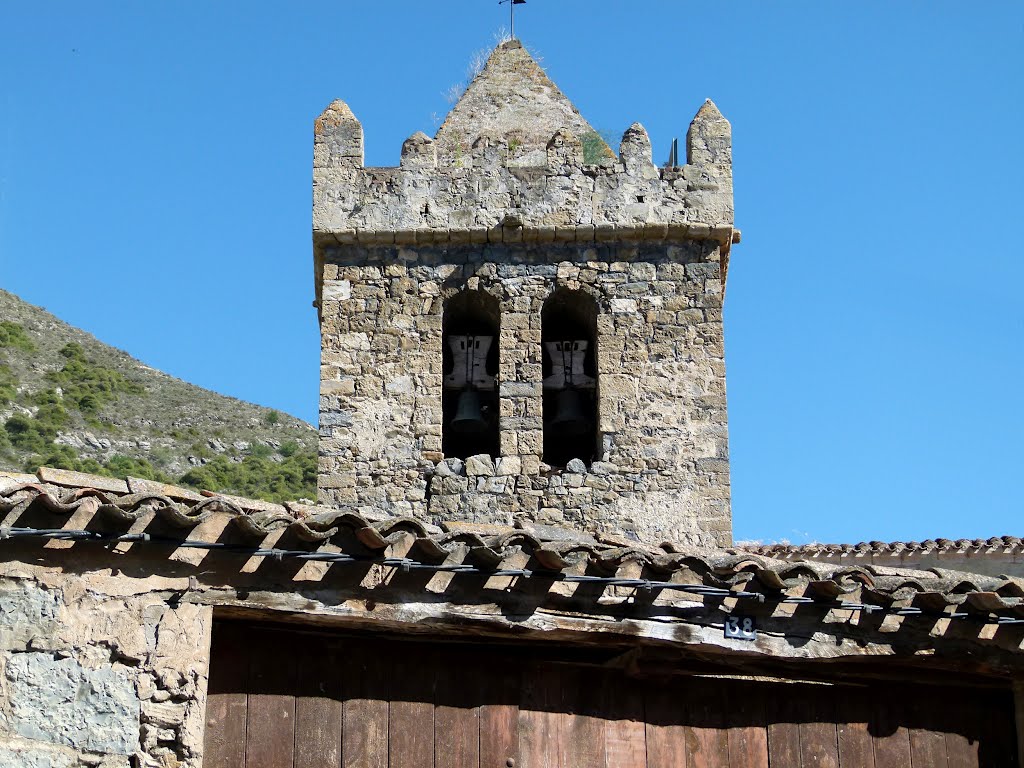 ENCISO (Valle del Cidacos-La Rioja). 2012. 23. Torre-fuerte de la iglesia de San Pedro. by Carlos Sieiro del Nido