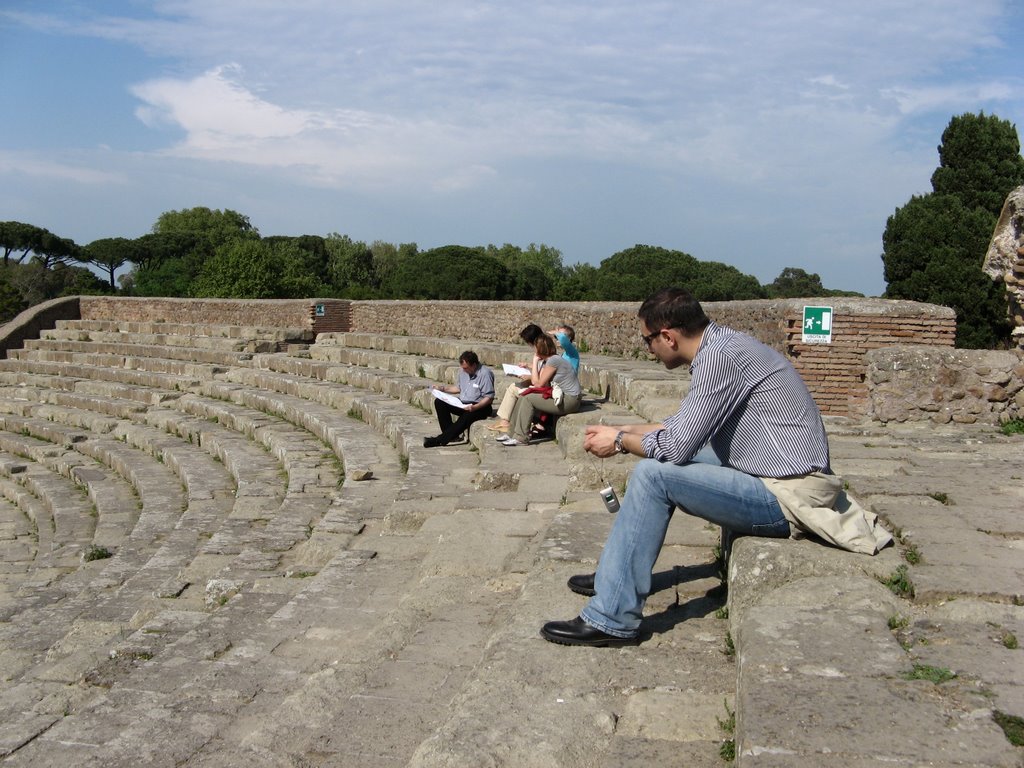 Ostia - Théâtre-Gradins est by Laurent Guyard