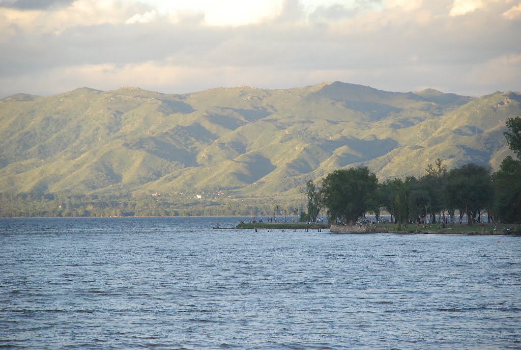 Lago San Roque by oscar09