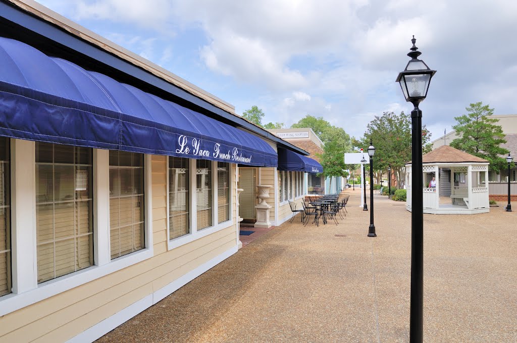 VIRGINIA: JAMES CITY COUNTY: Kingsmill Shops: Le Yaca French Restaurant (since relocated) view along the walkway by Douglas W. Reynolds, Jr.