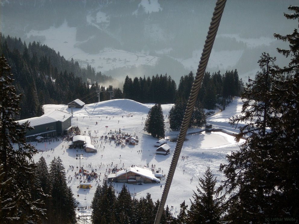 Blick auf Bidmi vom Sessellift nach Käserstatt by Lothar Wiese