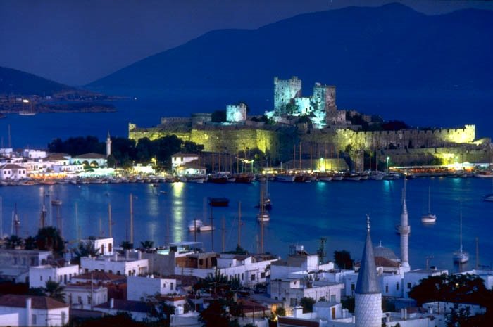 Bodrum castle at night by gurubemlak