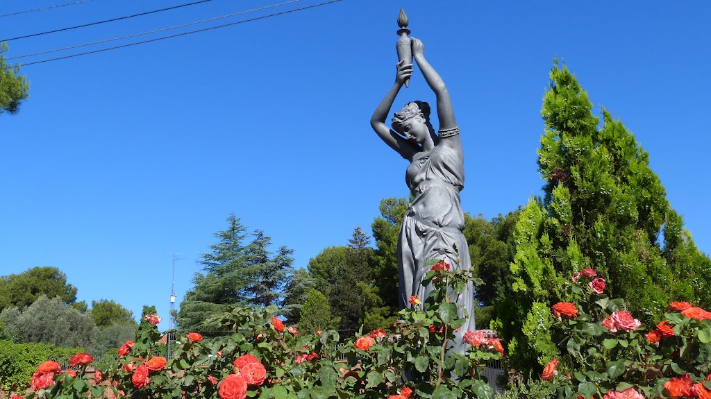 Escultura en la urbanización Santa Fé de Cuarte de Huerva. by Asenvi