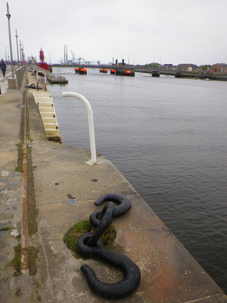 Light ship, East Link and Poolbeg by Alan L.