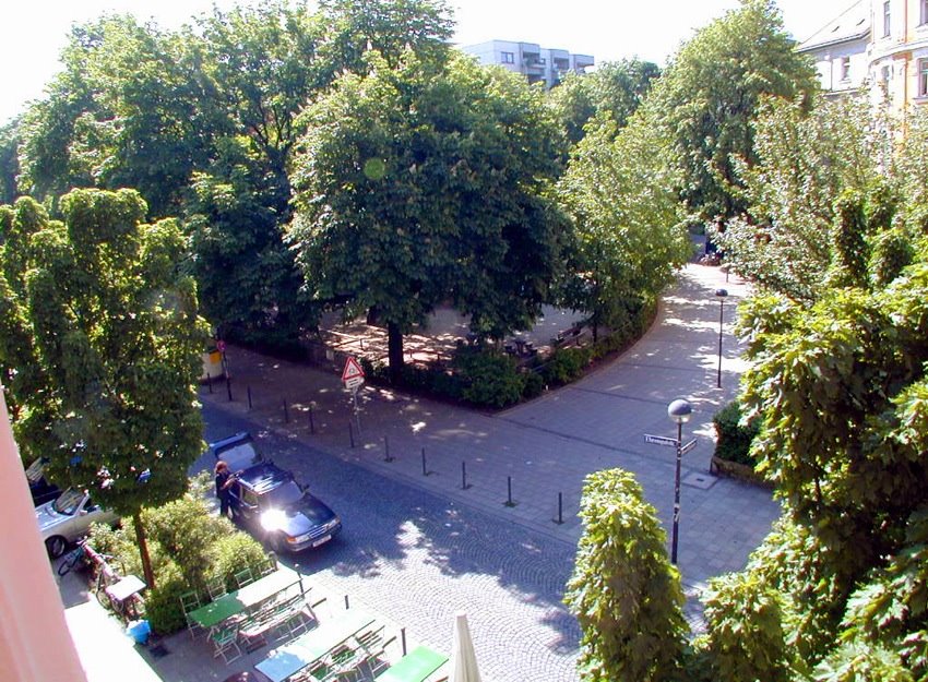 Der Roeckelplatz im Sommer by Wiehrdt