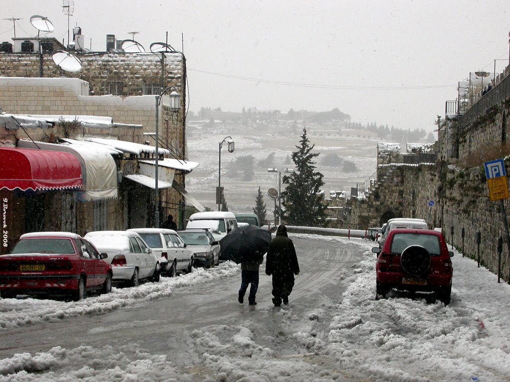 Light snowing, Jerusalem (30-JAN-08) by Ilya Borovok