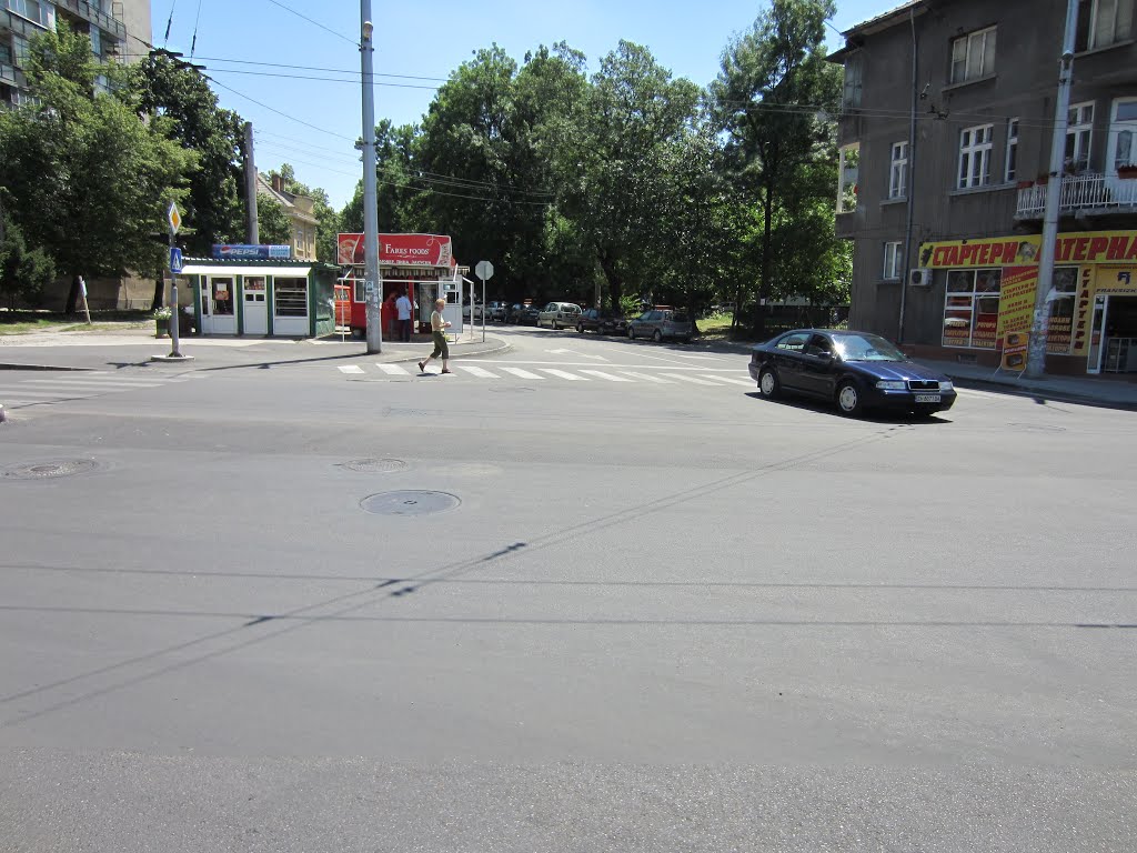 ЕТО, ТАКА ТЕ ХАРЕСВАМ, ПЛЕВЕН! 12.07.2012 г., гр. Плевен, кръстовището на улица "Гренадерска" с улица "Алеко Константинов" by gwlahliev