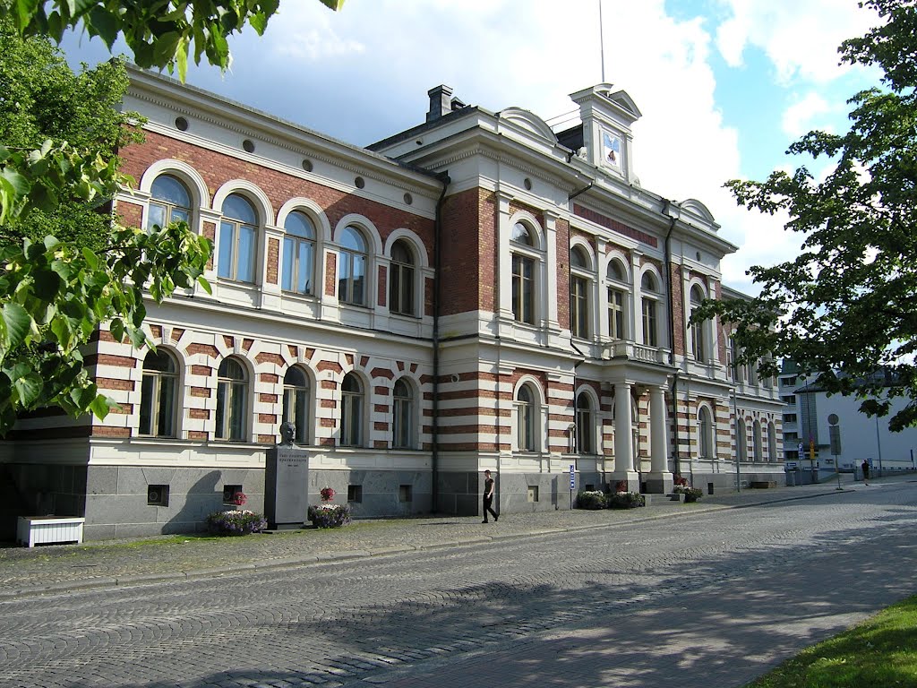 Municipal hall in Jyväskylä by Tomas K☼h☼ut