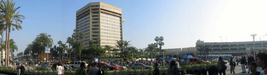 Anaheim, Marriott (Pan. View) by Robert Radesic