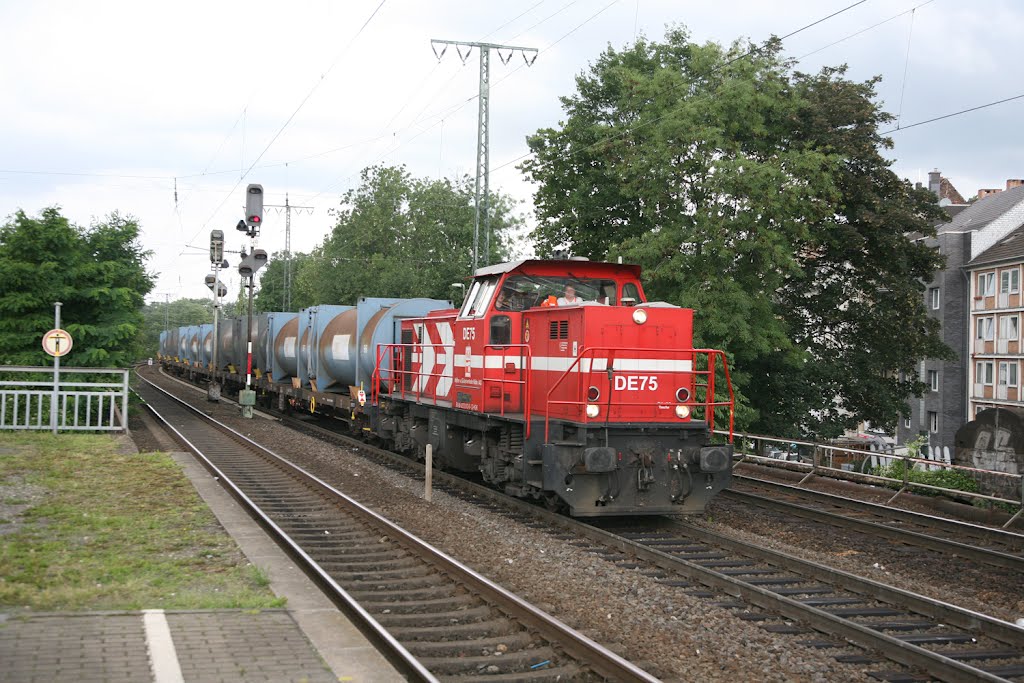 HGK 'Vossloh' DE75 on a southbound train of refuse containers at Koln Sud at 17:04 on 11/7/2012. by MickB.