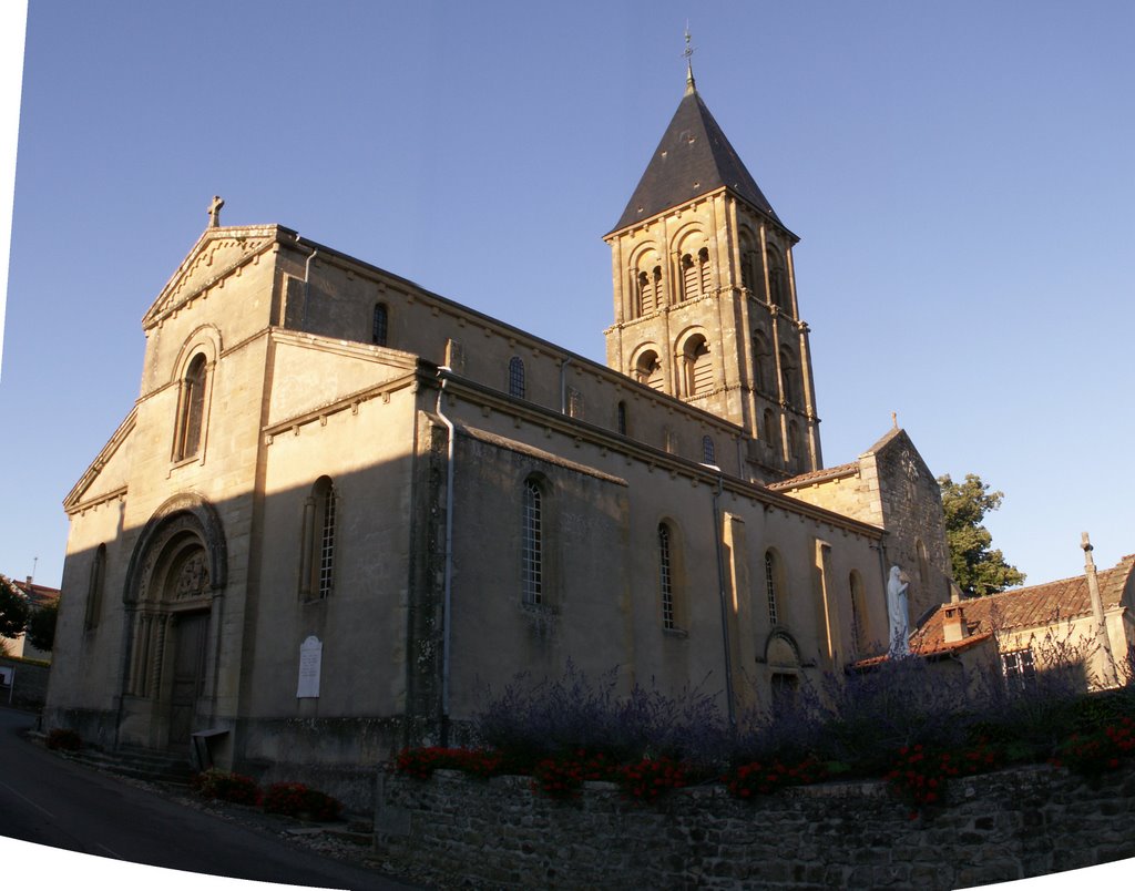 Eglise de St Laurent en Brionnais (France-71) aout 2006. by JoDeLyon