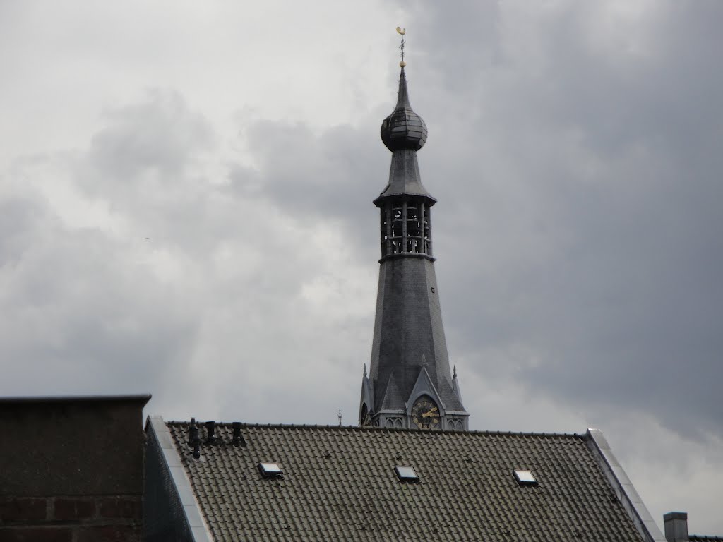 Kerk van de Heuvel Tilburg by Ine oomen