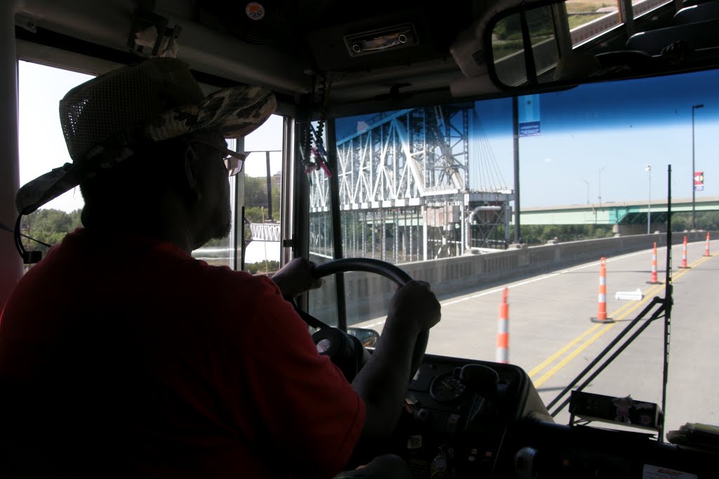 Shuttle-Bus in Kansas City by bongiorno