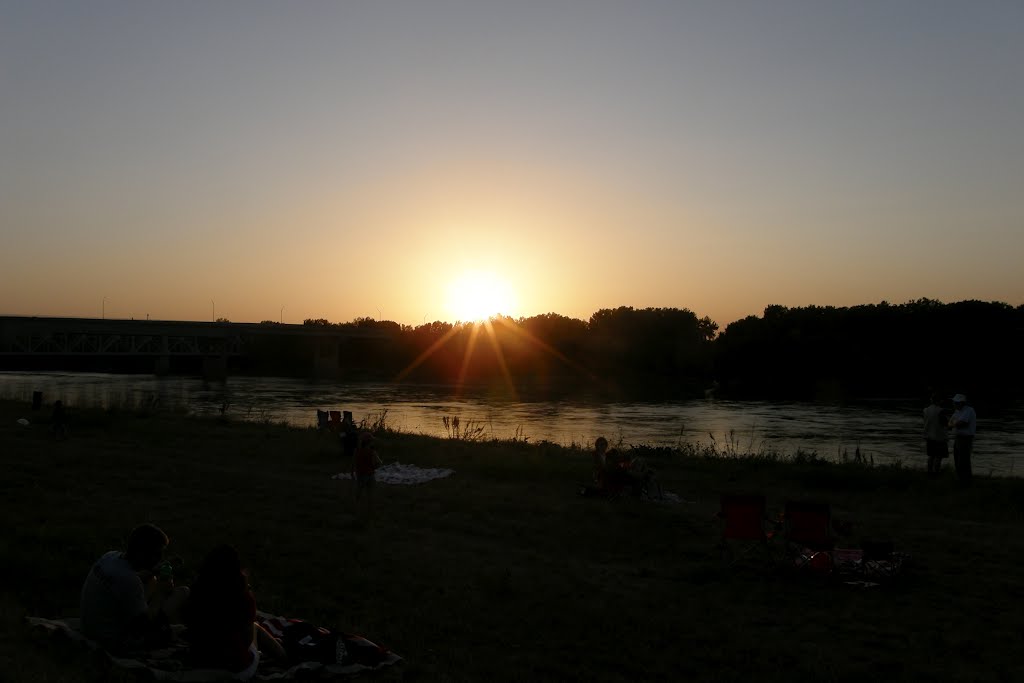 Sunset behind the Missouri River by bongiorno