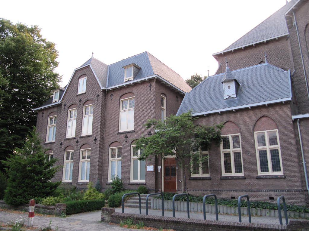 Rectory of the Sint Henricusparochie (Saint Henry's parish) by Willem Nabuurs